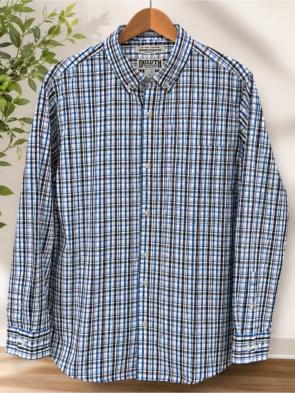 Duluth Trading Wrinklefighter Men’s Large Blue Plaid Button Down Shirt Like New